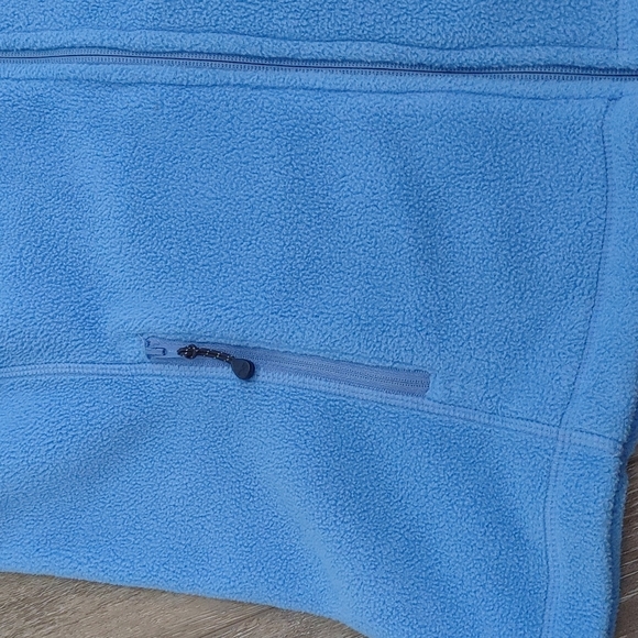 Vineyard Vines light blue fleece vest sz medium fits like large great condition - Picture 3 of 6